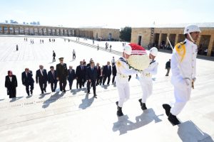 Hakimler ve Savcılar Kurulu &uuml;yeleri Anıtkabir'i ziyaret etti