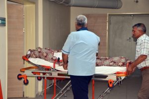 Hastanede cenazeler karışınca mezar a&ccedil;ıldı