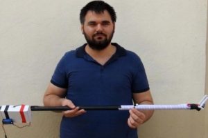 G&ouml;rme engelliler i&ccedil;in konuşan baston icat etti