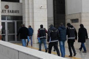 Başkent'te FET&Ouml; operasyonu: 20 bankacıya g&ouml;zaltı kararı