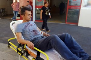 Bursa'da evine giren hırsızı bı&ccedil;akladı