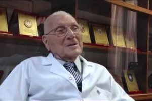 D&uuml;nyaca &uuml;nl&uuml; T&uuml;rk hekimden acı haber