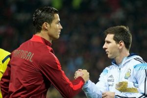 Messi'den Ronaldo'ya &ouml;vg&uuml;