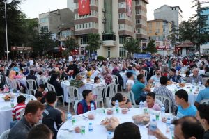 Bursa Orhangazi'de protokol vatandaşlarla bir araya geldi
