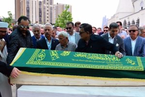 Yılmaz Vural babasını son yolculuğuna uğurladı