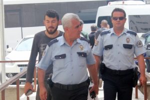 Bursa'da evine giren hırsızı bı&ccedil;aklayan şahıs adliyeye sevk edildi
