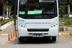 Cep telefonuyla oynarken yolcusunu ezerek &ouml;ld&uuml;rd&uuml;