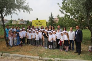 Bursa Nil&uuml;fer'in ilk kedi parkı &ouml;ğrencilerin desteğiyle a&ccedil;ıldı
