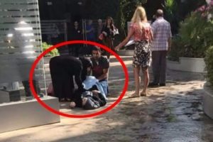 Hastaneye almadılar kapıda doğurdu!