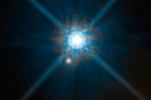 Hubble Teleskobu ışığın k&uuml;tle &ccedil;ekimiyle b&uuml;k&uuml;l&uuml;ş&uuml;n&uuml; kayda aldı