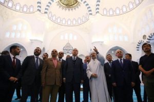 Erdoğan, Osmanlı Camii'ni inceledi