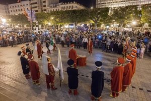 Tunus caddelerinde mehter sesi yankılandı