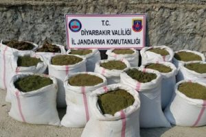 B&uuml;y&uuml;k operasyonda PKK sığınakları ve uyuşturucular ele ge&ccedil;ti