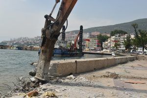 Bursa Gemlik meydanı denizle b&uuml;t&uuml;nleşiyor