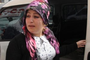 Gen&ccedil; kadını ağlatan sahte polislerden biri yakalandı