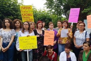 Bursa Nil&uuml;fer Kent Konseyi Kadın Meclisi &uuml;yeleri: Tecrit uygulamasını kabul etmiyoruz!