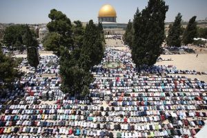Mescid-i Aksa'da 300 bin kişilik cuma namazı