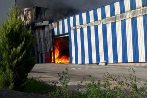 Osmaniye'de kağıt fabrikasında yangın