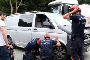 İtfaiye yaramaz kedi i&ccedil;in seferber oldu