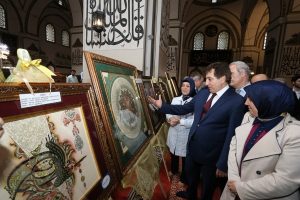 Bursa Ulu Cami i&ccedil;inde tezhip ve hat sergisi a&ccedil;ıldı
