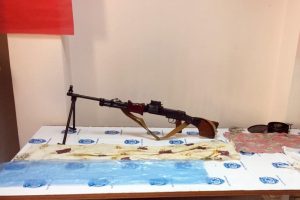 Toprağa g&ouml;m&uuml;l&uuml; makineli silah ele ge&ccedil;irildi