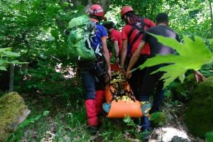 Bursa'da kayalıklardan d&uuml;şt&uuml;, imdadına AFAD ve UMKE yetişti