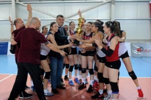 Yıldızlar voleybolda şampiyonlar İlbank ve Halkbank oldu