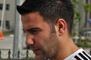 Kulağına giren sinek hayatını kararttı