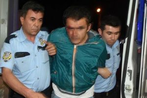 Tacizciyi lin&ccedil;ten polis kurtardı