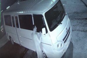 Bursa'da takım elbiseli hırsız kameraya yakalandı!