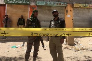 Pakistan'da silahlı saldırı: 2 polis &ouml;ld&uuml;