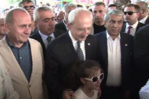 Kılı&ccedil;daroğlu, Kadık&ouml;y kıtap fuarını ziyaret etti