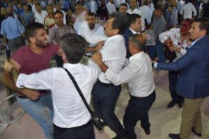 TBMM Başkanvekili konuşurken birbirlerine girdiler!