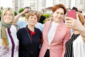 Akşener: Babanne olmuyorum eve d&ouml;nm&uuml;yorum