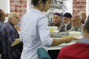 Bursa Batum'da iftar sofrası kuruyor