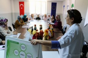 Kayıt dışı &ccedil;alışan kadınlar istihdama kazandırılıyor