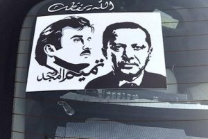 Erdoğan posterleri Katar'da b&uuml;y&uuml;k ilgi g&ouml;r&uuml;yor