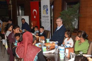 Bursa Karacabey Belediye Başkanı &Ouml;zkan, yetim &ccedil;ocuklarla iftarda buluştu