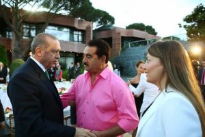 Erdoğan'dan sanat&ccedil;ı ve sporculara iftar: AKM yıkılacak