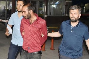 Otomobil hırsızları kovalamaca sonucu yakalandı