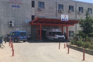 Şizofren gen&ccedil; anne babasını balkondan itti