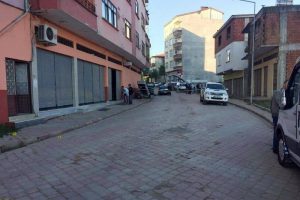 Hırsızlar polisle &ccedil;atıştı: 1 yaralı