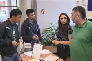 Almanya'da m&uuml;lteci gen&ccedil;ler i&ccedil;in meslek eğitim fuarı a&ccedil;ıldı
