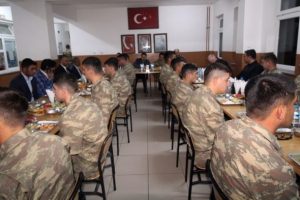 Vali sahurda Mehmet&ccedil;ik ile bir araya geldi