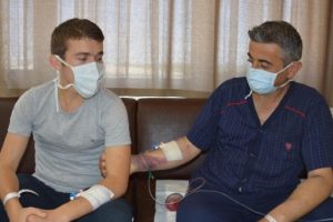 Komşusuna karaciğer bağışıyla Bursa'da hayat verdi