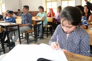 Savaşın &ccedil;ocukları T&uuml;rk&ccedil;e &ouml;ğreniyor