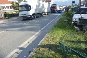 Bursa'da otomobil ref&uuml;j&uuml; savaş alanına &ccedil;evirdi