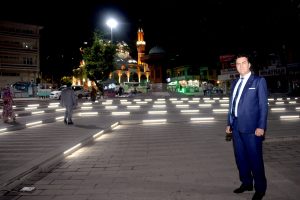 Bursa'da 15 Temmuz Demokrasi Meydanı aydınlatıldı