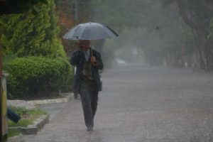 Meteorolojiden 3 il i&ccedil;in kuvvetli sağanak uyarısı