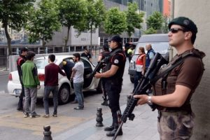 Esenler otogarının giriş ve &ccedil;ıkışları tutuldu!